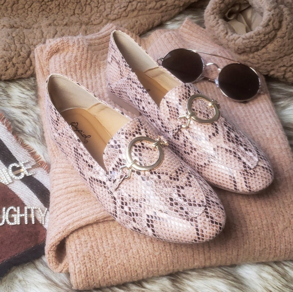 🚨SALE🚨//The Kendall// Pink snake print Loafer - Picture 2 of 8